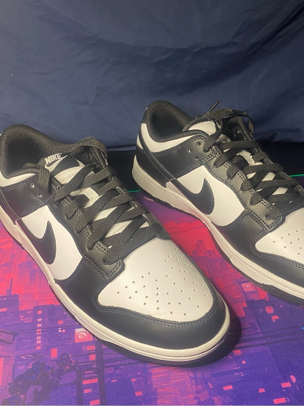 Nike Men’s Black and White Low-Top Sneakers